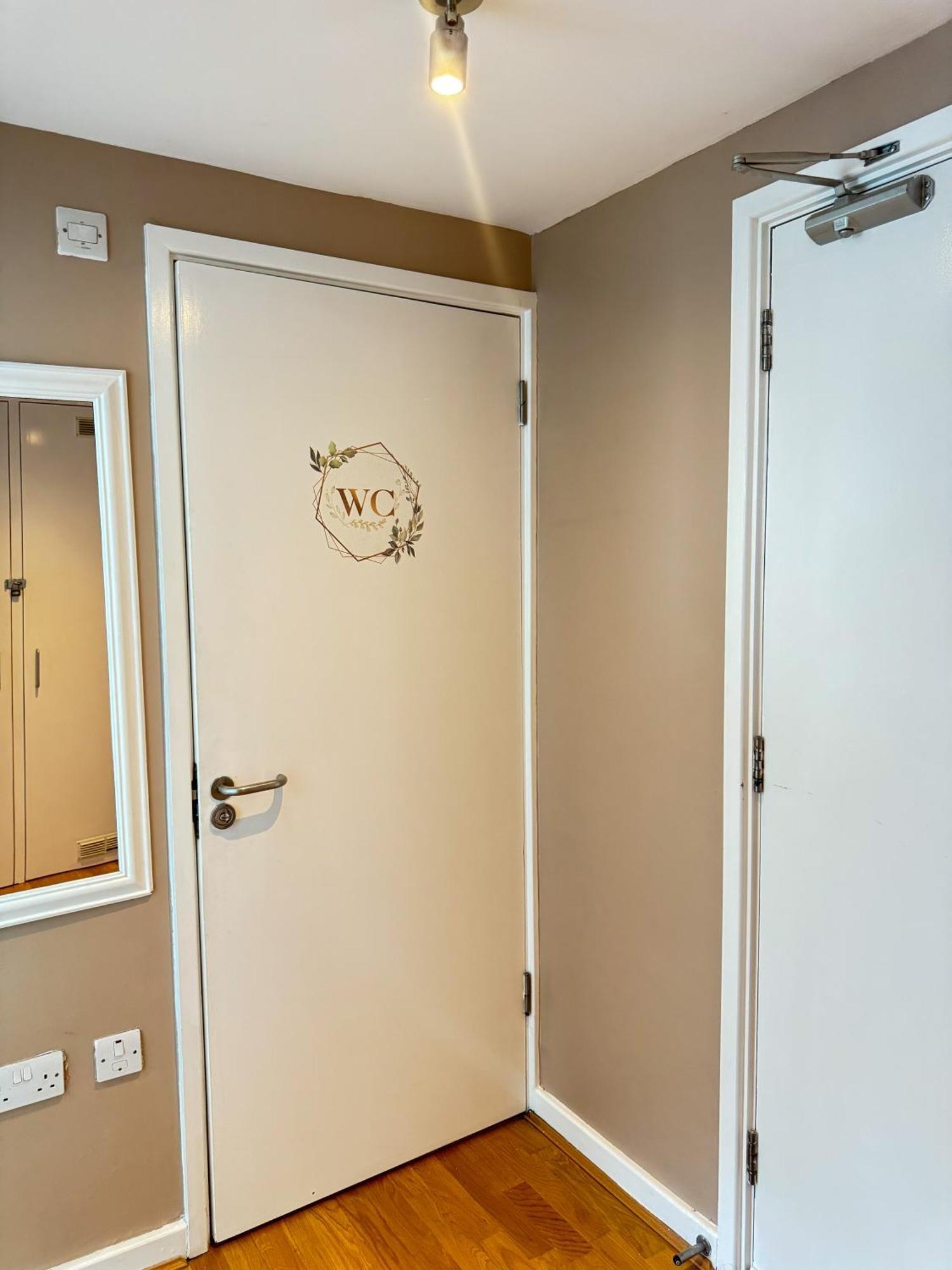 The Emirates Stadium Apartment London Exterior photo